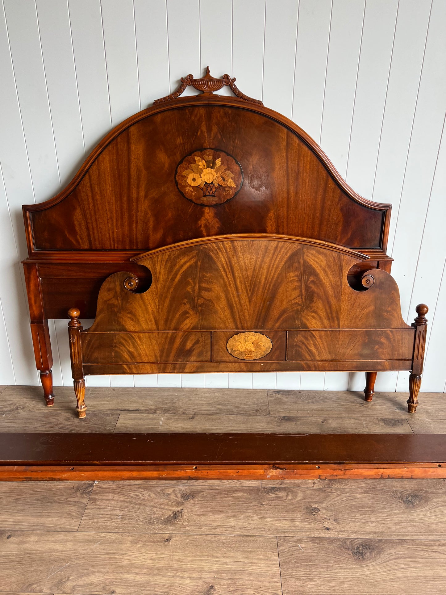 Vintage Mahagony Full/Double Bedframe