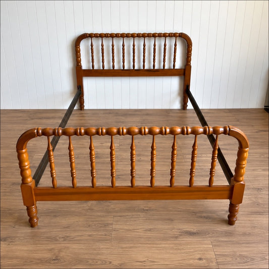 Vintage Jenny Lind Spindle Full/Double Bedframe | Farmhouse Cottagecore