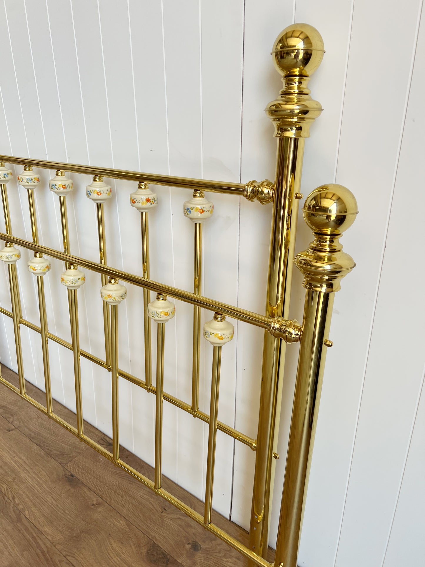 Vintage Brass Full/Double Bedframe with Flowers on the Procelain Finials